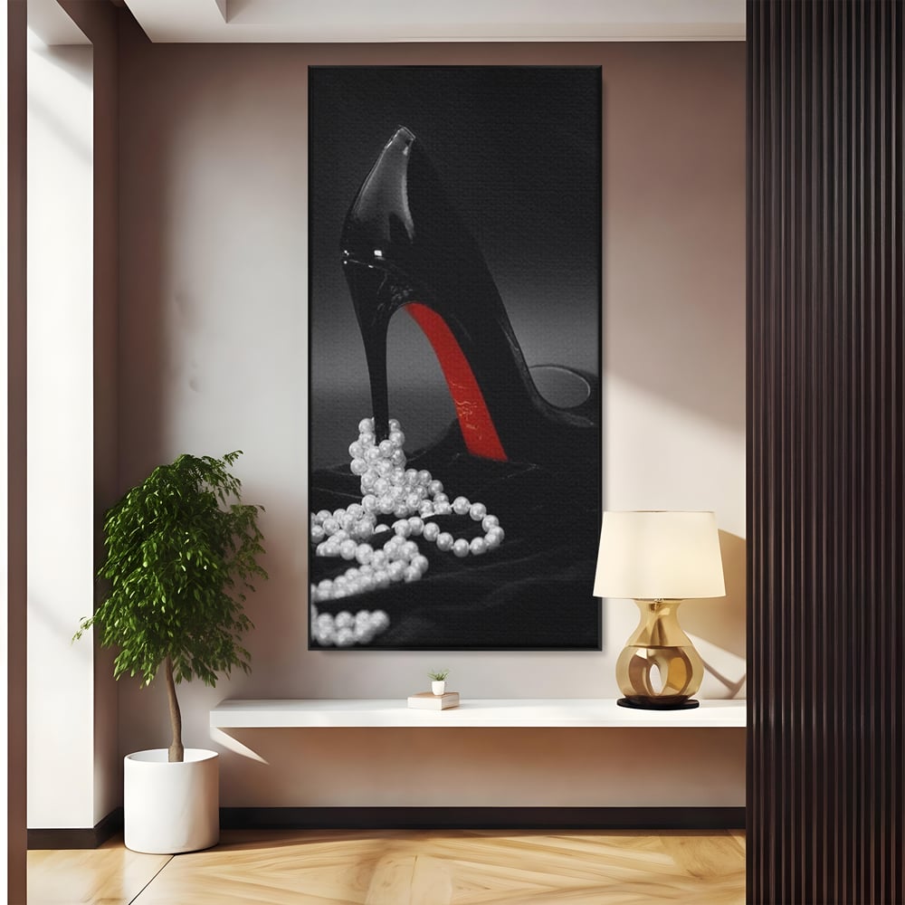 Tablou canvas cu tablou canvas cu pantof si perle, in rama de aluminiu negru
